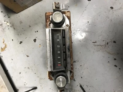 1967 1968  CHEVROLET CAMARO PONTIAC FIREBIRD AM RADIO ORIGINAL DELCO 7298249 - Image 1 of 2