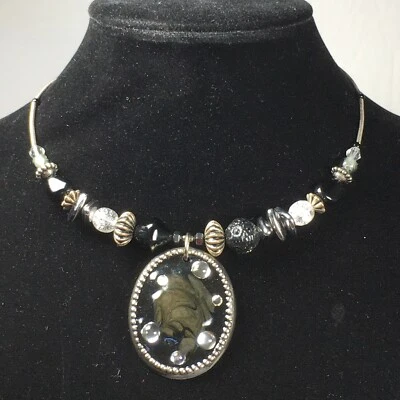Collar de vidrio artístico con cuentas bobina TRESKA negro plata transparente Foto 1 de 4