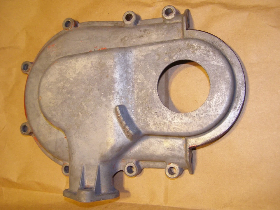 Packard Hudson Studebaker V8 1955 1956 cubierta de engranaje de distribución, grandes orificios para pernos limpios Foto 1 de 4