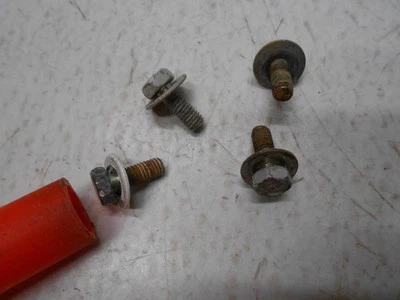 Болты крыла левого водителя для Chevrolet Aveo 2005 года - Изображение 1 из 4