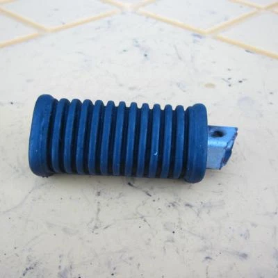 Hyosung GV250 2009 Aquila OEM REPOSAPIÉS TRASERO IZQUIERDO CLAVIJA PASO Foto 1 de 4