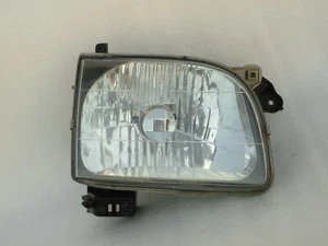 2001-2004 Toyota Tacoma RIGHT Passenger OEM ORIGINAL Headlight Lamp GOOD - Picture 1 of 6