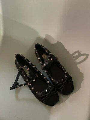 Pisos de ballet Valentino Garavani negros con tachuelas talla 37 Foto 1 de 4