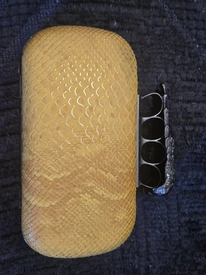 Bolsa de mão JLN Knuckle Skull capa dura design pele de cobra ouro amarelo preto em excelente estado usado - Imagem 1 de 4