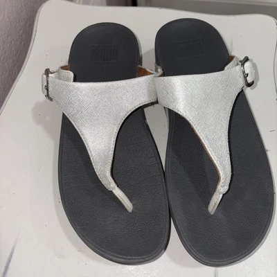 Sandalias para mujer FitFlop The Skinny Post Toe talla 6 plateadas listas para viajar a la playa Foto 1 de 4