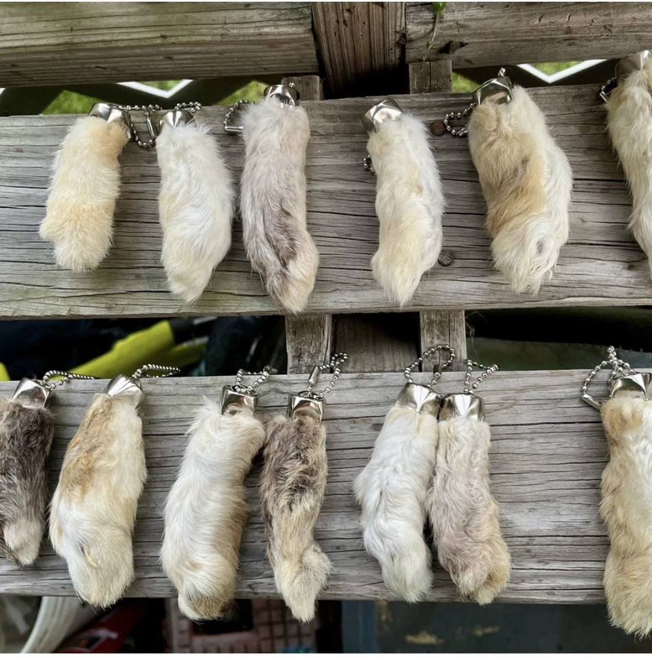 Llaveros de 13 pies de conejo de la suerte Foto 1 de 2