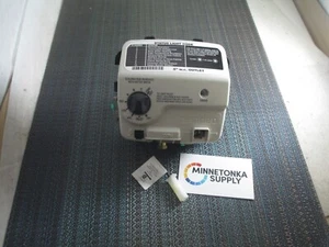 Honeywell WV8860B1310 Water Heater Valve NEW! 318618-000 100073010 - Picture 1 of 3