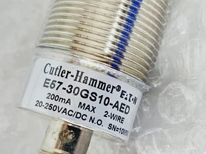 Sensor de proximidad Cutler Hammer E57-30GS10-AED - Imagen 1 de 2