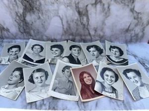 FOTO ENCONTRADA DE COLECCIÓN Lote De 12 Fotografías Años 50 Mujer Joven Clase Escuela Retrato - Imagen 1 de 6