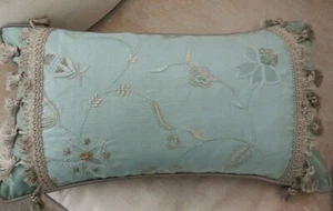 ❇️ New Blue Green EMBROIDERED SILK Cushion Covers Tassel Trim & piping OBLONG - Picture 1 of 9