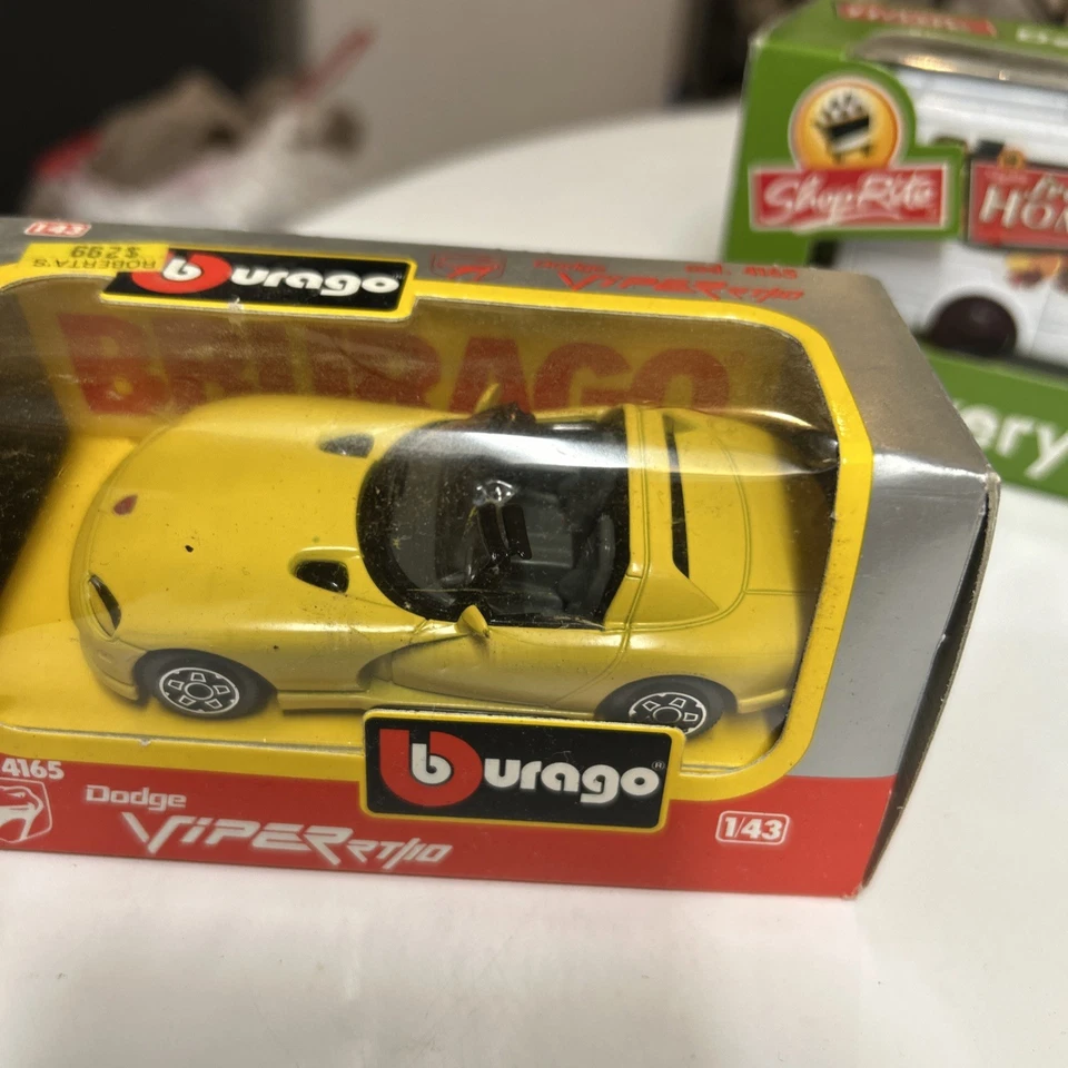 Dodge Viper Rt/10 Burago 1992 amarillo con coche rojo en caja escala 1:18 fundido a presión Foto 1 de 1