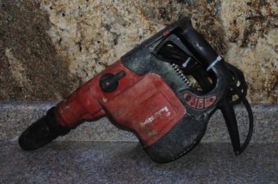 Hilti TE70 Corded Rotary Hammer Drill - Image 1 of 4