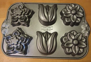 Nordic Ware Aluminiumguss Blumenstrauß Pfanne 3 Tassen, ergibt 6 leckere Blumen - Bild 1 von 8
