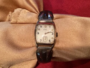 Elgin Delux #555 17 Jewels Men’s Watch~ Not Working - Picture 1 of 15