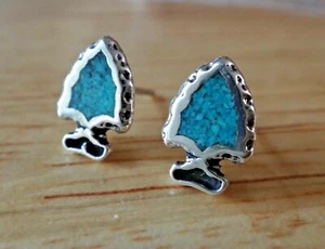 DIMINUTOS PENDIENTES DE PUNTA DE FLECHA CON CHIP TURQUESA AZUL PLATA ESTERLINA 10x6 mm DB - Imagen 1 de 4