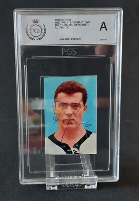 PGS Franz Beckenbauer Original-Autogramm Sicker  Die Weltmeisterschaft 1966 - Bild 1 von 4