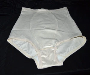 Faja braguita grande hecha por la Unión Dama Manhattan control firme modelador 2321 beige - Imagen 1 de 9