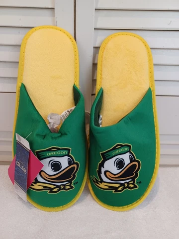 NWT FOCO NCAA Oregon Ducks,Men's,Size Medium (9-10),Green,Yellow,Slippers Cover