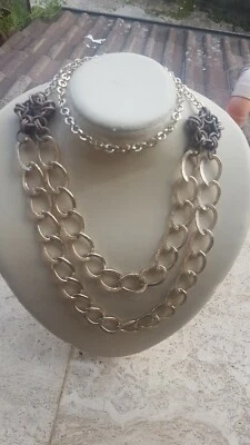 Collana lunga in alluminio color oro lucido e opaco  NUOVA handmade - Immagine 1 di 3