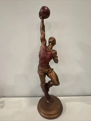 ESCULTURA ORIGINAL DE AUSTIN JUGADOR DE BALONCESTO "LAYUP" DE ALEXANDER DAEL Foto 1 de 4