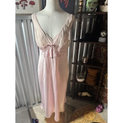 Vestido Lencería Morgan Taylor Íntimo Rosa Encaje Ribete Midi Sin Mangas Foto 1 de 3