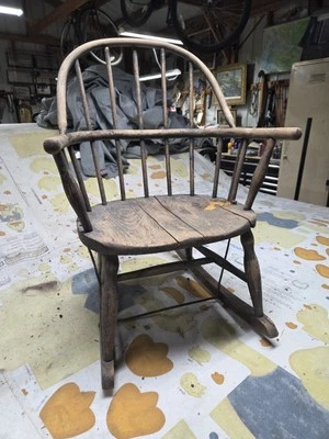 Balancín primitivo de madera curvada hecho a mano para niños de cabina OZARK CONSTRUIDO EN 1880 Foto 1 de 4