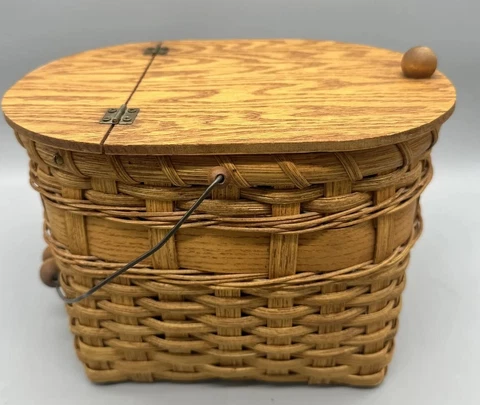 VTG Hand Woven Picnic Lunch Basket Wood Hinged Lid Metal Handle 9"x7"x 5" Cute! Cover
