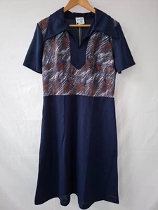 Blaues 70er Jahre Hemdblusenkleid Damen Mod Polyester mit abstrakter Fantasie Gr. 20 - Bild 1 von 7