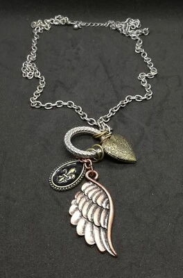 Collar Vintage Color Plata Acero Inoxidable Raro Acero Con Cadena Ala y Corazón Foto 1 de 4