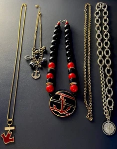 Lote De Colección De 5 Collares Cadenas Tono Dorado Cuentas Ancla Colgante Náutico NK#42 - Imagen 1 de 8