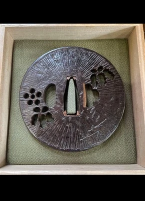【grape‼】 TSUBA Samurai Swordguard Japanese KatanaBlade antique Art edo！ - Image 1 of 3