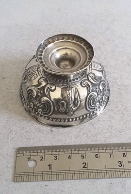 BONITA HORMIGA PEQUEÑA. CUENCO DE PLATA MACIZA.  45gms HT. 3 . 6 cms.   IMPORTACIÓN.  LON. 1894 Foto 1 de 4