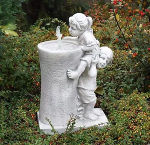 🔶 Brunnen Anna und Peter mit Pumpe Gartenbrunnen Garten Steinkunst BLACKFORM - Bild 1 von 2