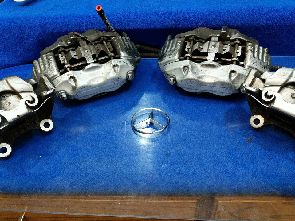 Genuine Mercedes-Benz Brake Calipers set front rear left right oem w221 s600 - Image 1 of 4