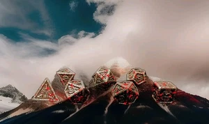 Juego de dados de metal plateado manchado de sangre Ballad of the Bard (7) RPG D&D pesado sólido  - Imagen 1 de 10