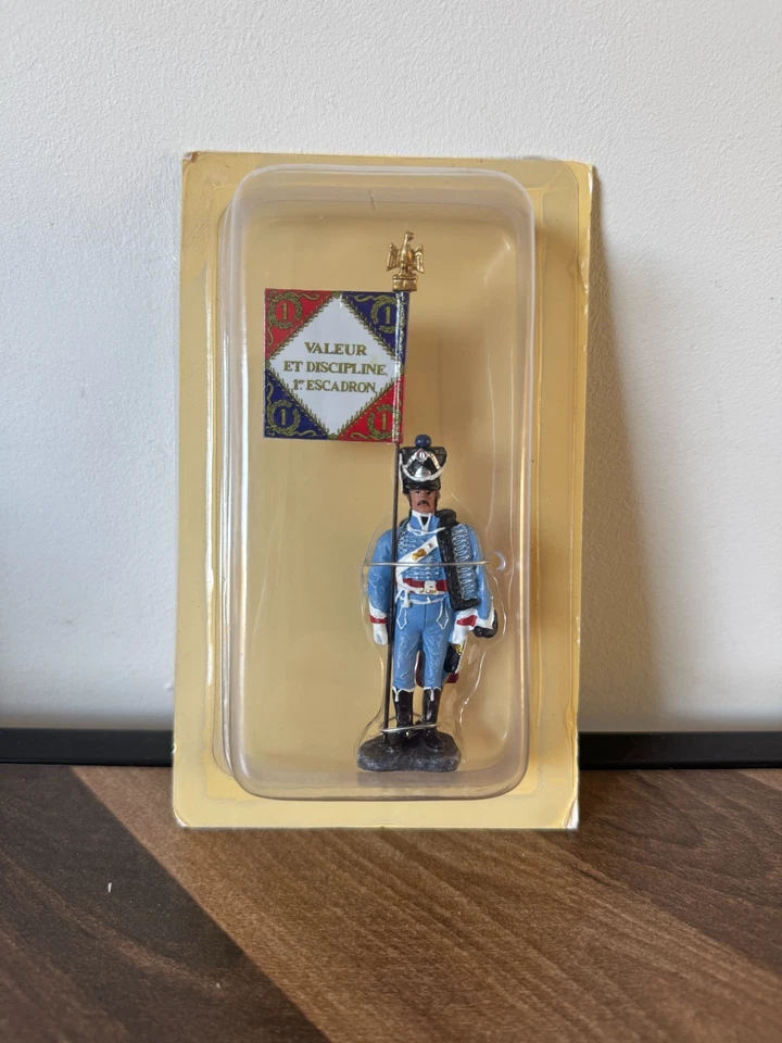 Hachette Soldat de plomb porte drapeau 1er Rgt. de hussards 1804-1812 - Photo 1/1