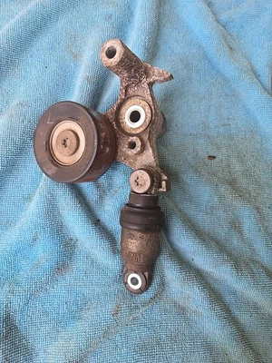 Polea tensora usada Honda Civic CRV Accord 1.5 Turbo OEM Foto 1 de 3