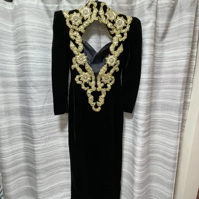 Vestido de gala vintage ALYCE DESIGNS negro terciopelo dorado apliques espalda abierta 10 Foto 1 de 4