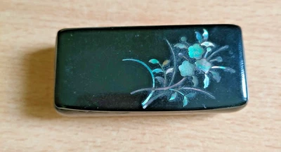 TABATIERE BOIS NOIRCI INCRUSTATIONS NACRE BON ETAT - Photo 1/4