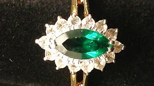 Vintage 18kL Yellow Gold HGE Green Ovel Stone with Clear Stones Ring Size 9 - Picture 1 of 7
