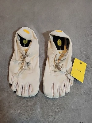 Broken String Vibram FiveFingers WOMEN KSO ECO 21W9503 size 7-7.5  - Image 1 of 4