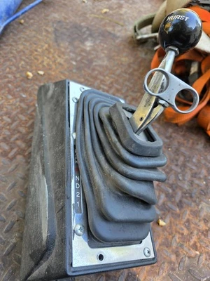 ORIGINAL HURST V MATIC RATCHET AUTOMATIC SHIFTER CAMARO CHEVELLE CUDA CHALLENGER - Image 1 of 2