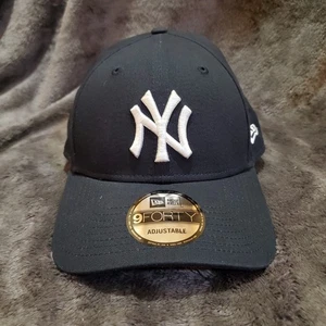 New York Yankees 9Forty Basic Navy Blue Adjustable Snapback New Era Cap - Picture 1 of 9