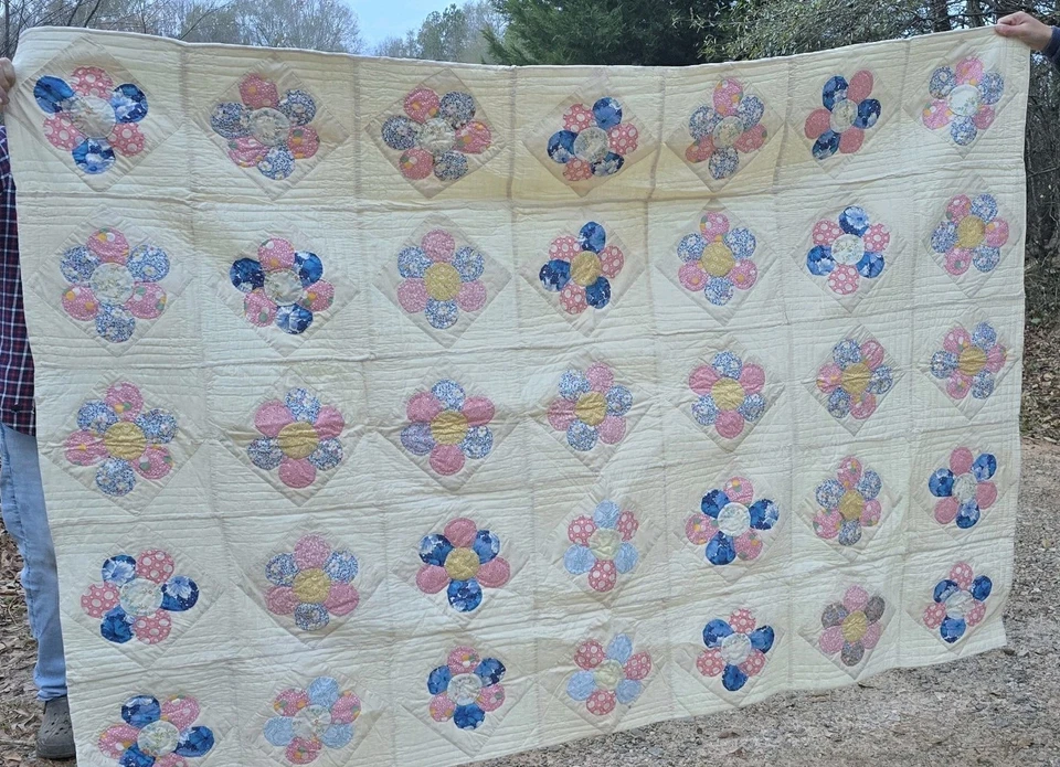 Antique GRANDMOTHERS FLOWER GARDEN Handmade Quilt Light Weight  - Image 1 of 3