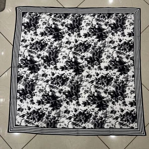 Black And White Stunning Scarf - Picture 1 of 5