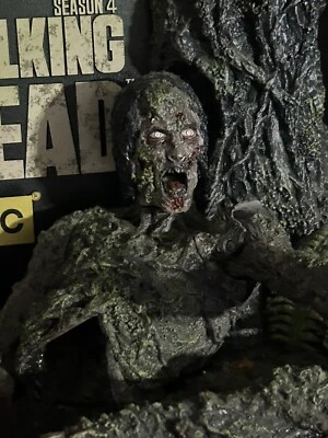 Walking Dead Limited Edition Season 4 Box Set Figure & Blu-Ray! Like New!!! - Image 1 of 4