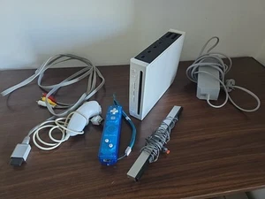 Nintendo Wii Console Bundle Remote Nunchuck Sensor PAL - PLUG SND PLAY READY - Bild 1 von 8