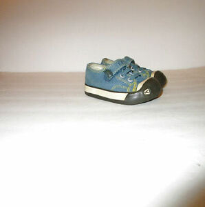 KEEN Coronado TODDLER Size 4 Canvas SNEAKERS Walking ATHLETIC Shoes ADJUSTABLE