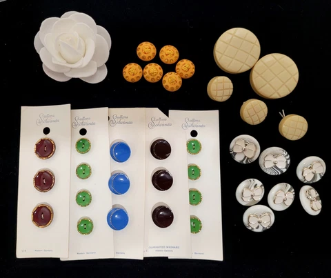 LOT Set Vtg Sewing Buttons NOS Glass Suttons Lucite Rhinestone Carved Celluloid? Cover