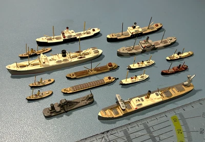 15 modelli di navi vichinghe 1:1250: TOGO - cargo - stazione aerea - escavatore ecc - Immagine 1 di 4